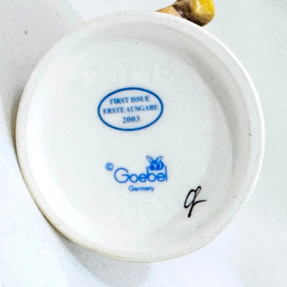 Goebel Hummel "Windy Wishes" #2079/B (2003) First Issue - TMK8 - Picture 12 of 13